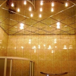 Как установить зеркальный потолок в ванной комнате